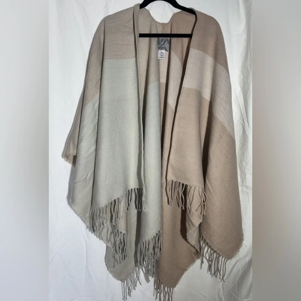 Soia & Kyo Beige and Gray Poncho - one size fits most